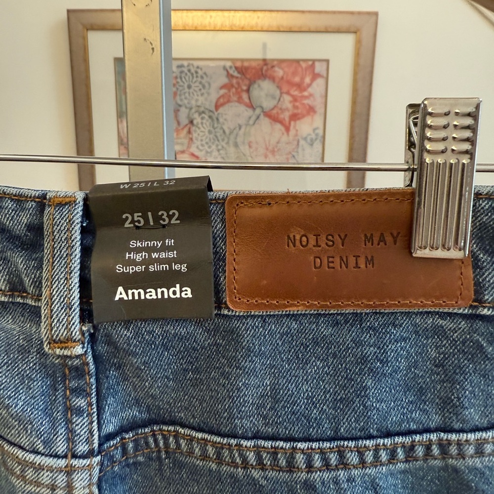 ❣️🆕Noisy May Amanda high waisted jeans in medium blue❣️ - Picture 7 of 12